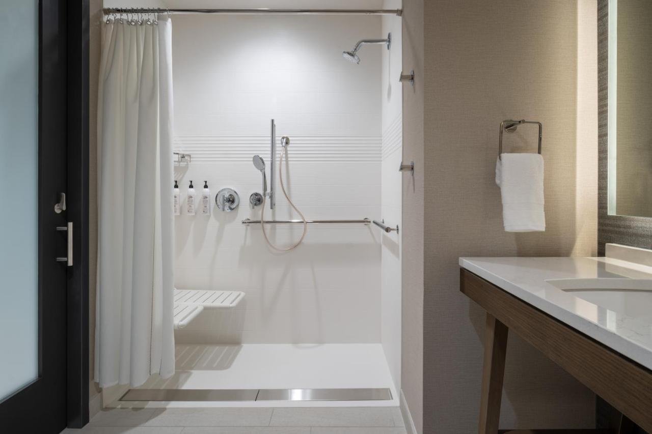 Delta Hotels By Marriott Wichita Falls Convention Center Bagian luar foto