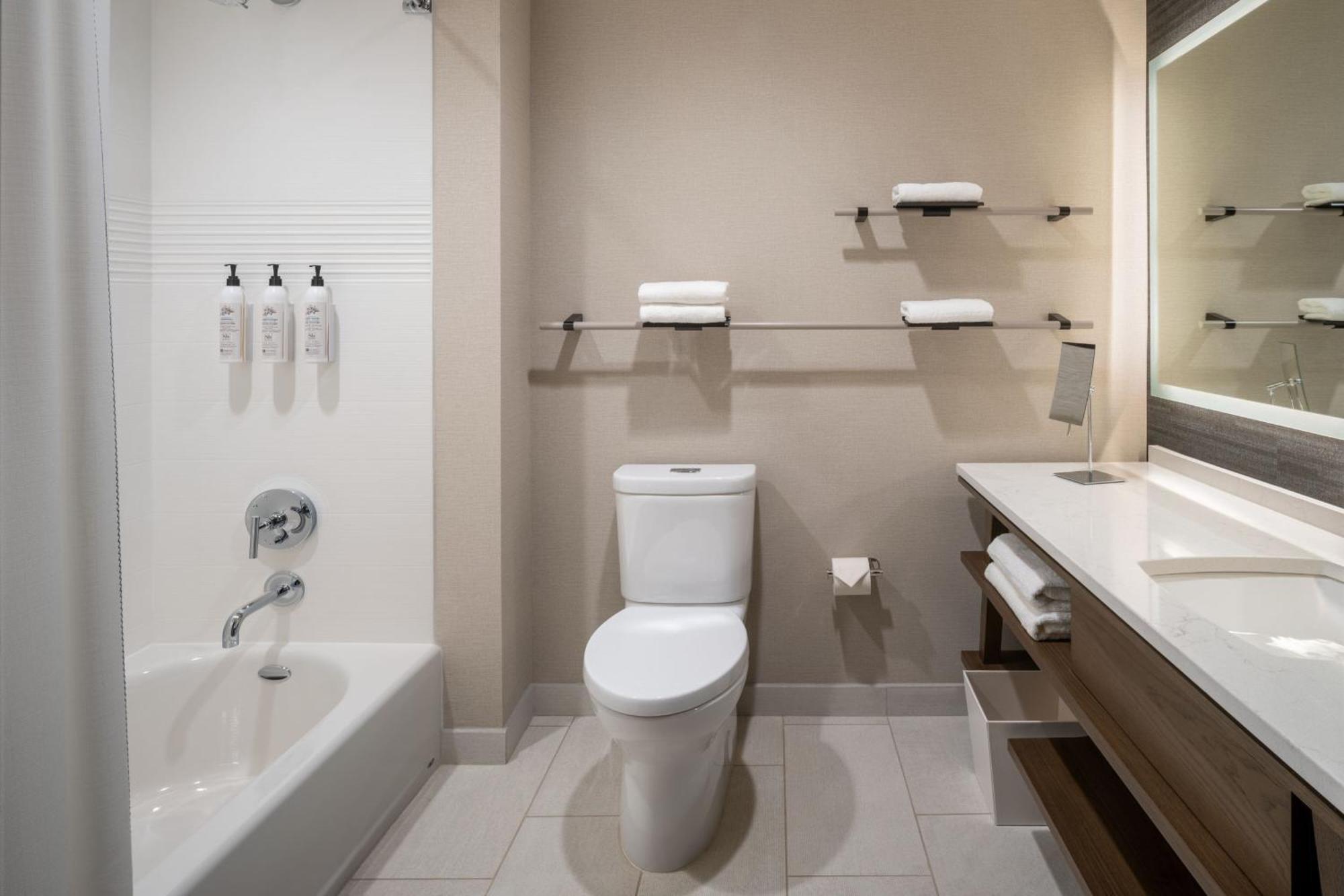 Delta Hotels By Marriott Wichita Falls Convention Center Bagian luar foto