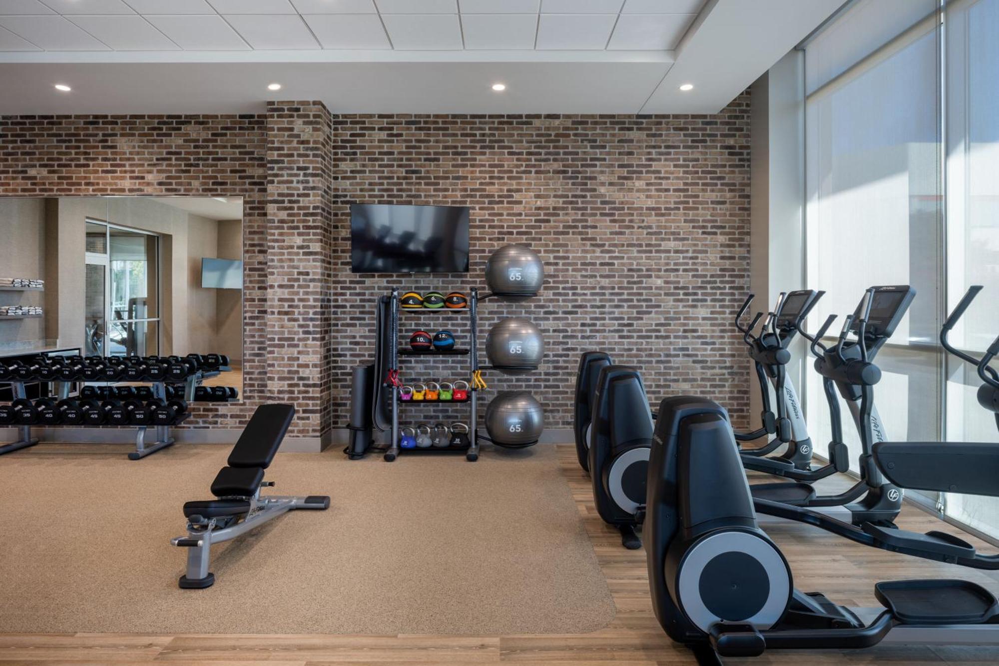 Delta Hotels By Marriott Wichita Falls Convention Center Bagian luar foto