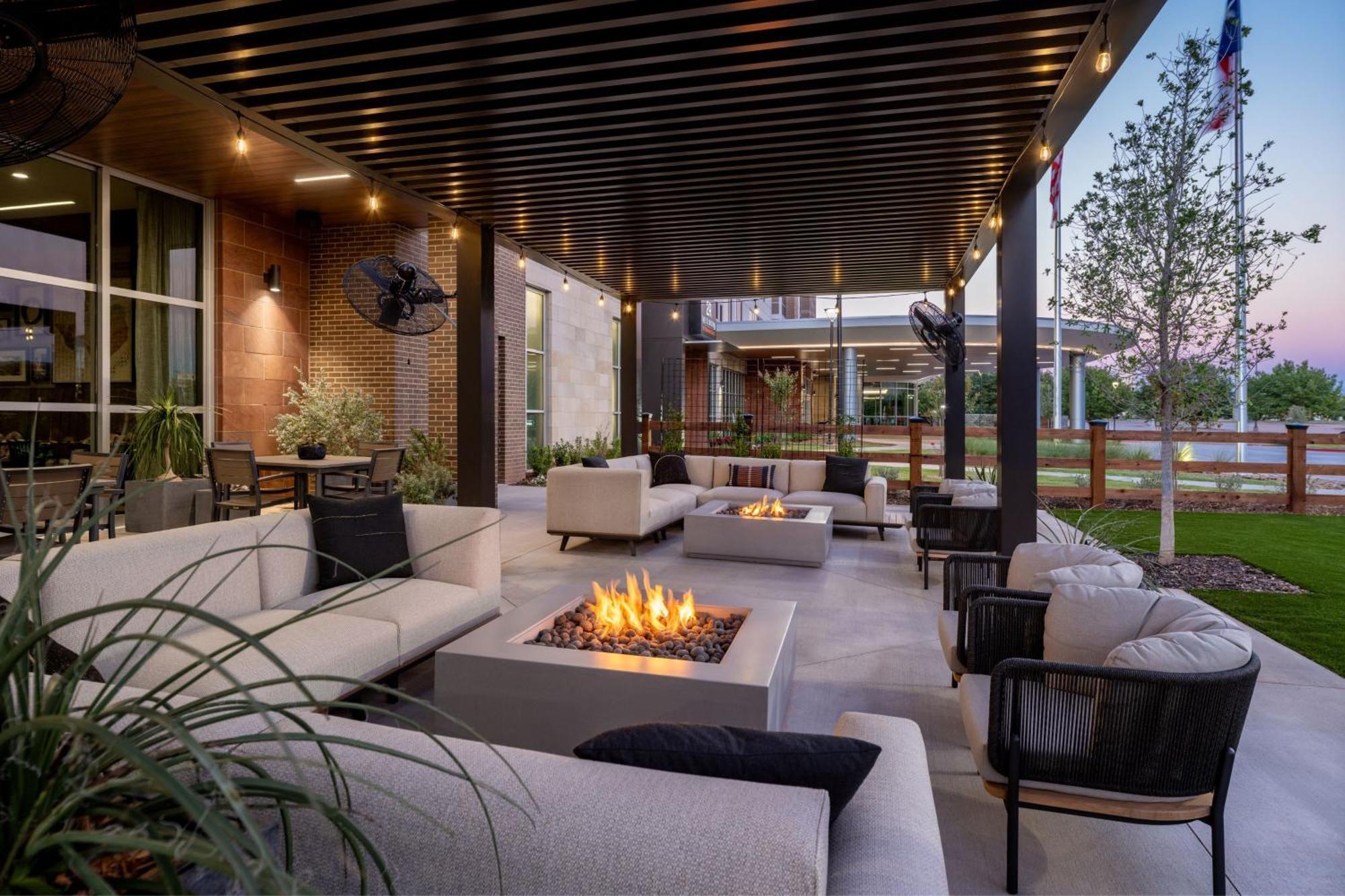 Delta Hotels By Marriott Wichita Falls Convention Center Bagian luar foto