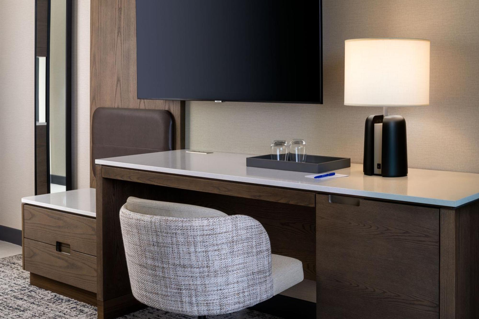 Delta Hotels By Marriott Wichita Falls Convention Center Bagian luar foto