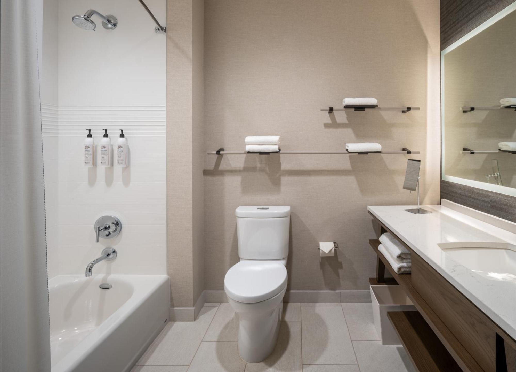 Delta Hotels By Marriott Wichita Falls Convention Center Bagian luar foto
